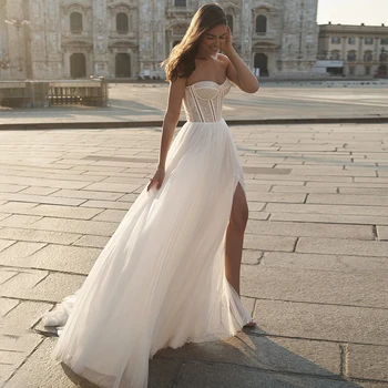 Weilinsha, женското сексуално сватбена рокля без презрамки с цепка отстрани, завързана елече дължина до пода, сватбена рокля с влак, сватбена рокля