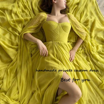 Жълти шифоновые рокли за бала с цепка отстрани и правотата 