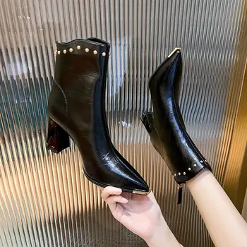 Модни обувки на висок ток с нитове в западен стил, ботуши на средна дължина на дебелите ток 8,5 cm, есен и зима 2022, нови женски ботильоны с метален заострением